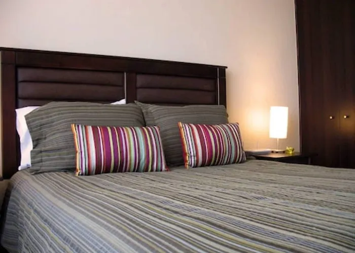 Ams Apartments Monjitas